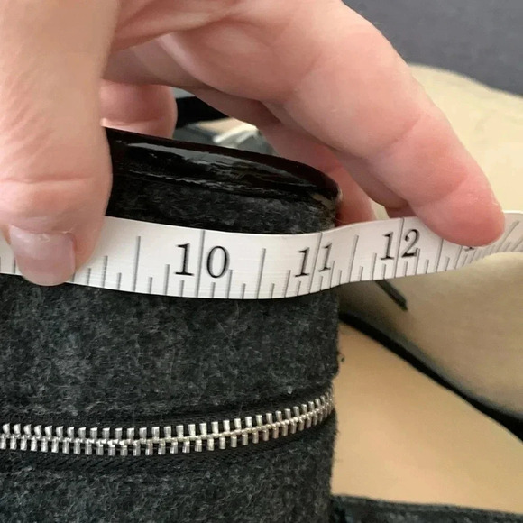 Grey and  faux patent hand bag - Picture 12 of 12